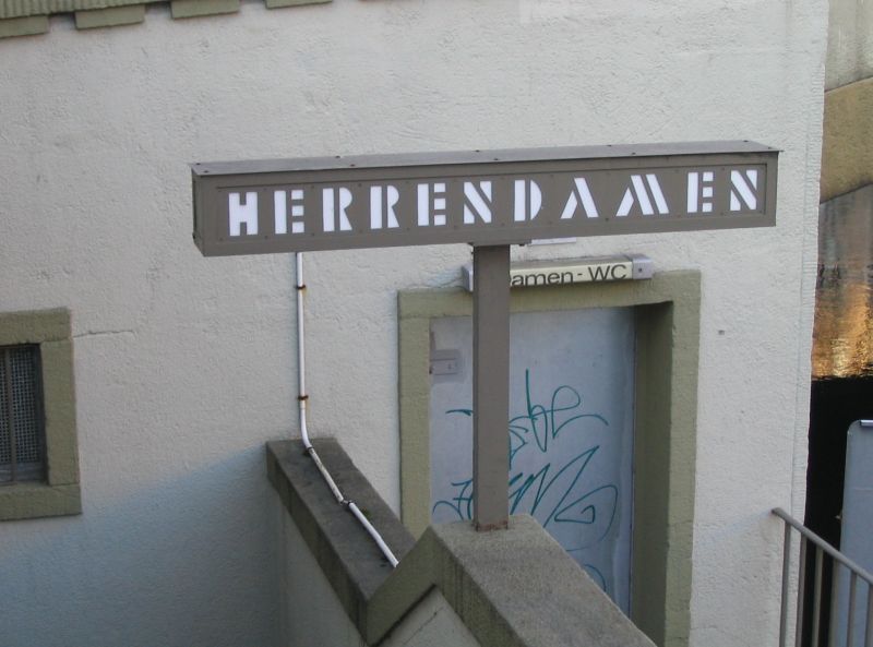 Toilette an der Wildenbruchbr&uuml;cke